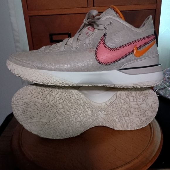 Nike Zoom LeBron James NXXT Sneakers with Pink and Orange Accents_8.5 - Picture 3 of 11